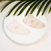 Masażery - Kamień Gua Sha do masażu i relaksu - stopa różowy kwarc Yeye - miniaturka - grafika 1