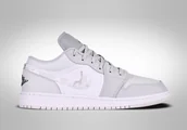 Koszykówka - Nike Air Jordan 1 Retro Low Se Gs White Camo - miniaturka - grafika 1