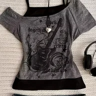 Bluzki damskie - TEMU Damska koszulka graficzna w stylu Y2K z nadrukiem gitary - szara i czarna dwukolorowa koszulka z krótkim rękawem, guzikami, wysokim stanem, - miniaturka - grafika 1