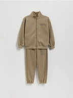 Bluzy dla chłopców - Reserved - Dzianinowy komplet z bawełną - brązowy - miniaturka - grafika 1