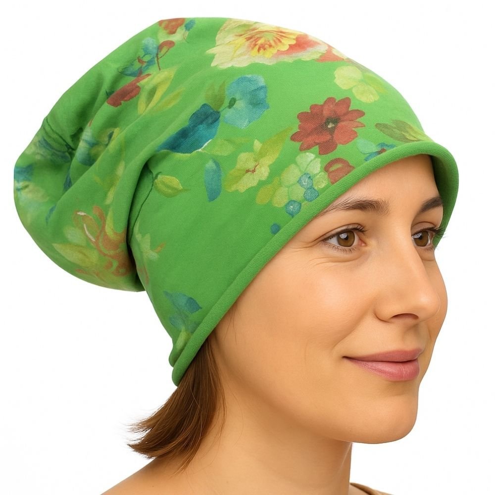 Czapka damska Beanie włoska cienka smerfetka zielona w kolorowe kwiaty