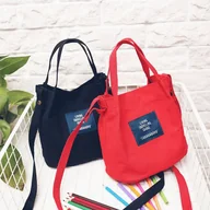 Torebki damskie - Materiałowa torebka listonoszka - czerwona - miniaturka - grafika 1