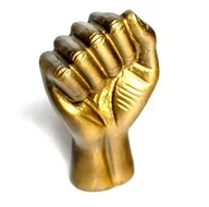 Figurki dekoracyjne - Figurka aluminiowa - Pięść - symbol walki i uporu UPOMINKARNIA 20755-18 - miniaturka - grafika 1