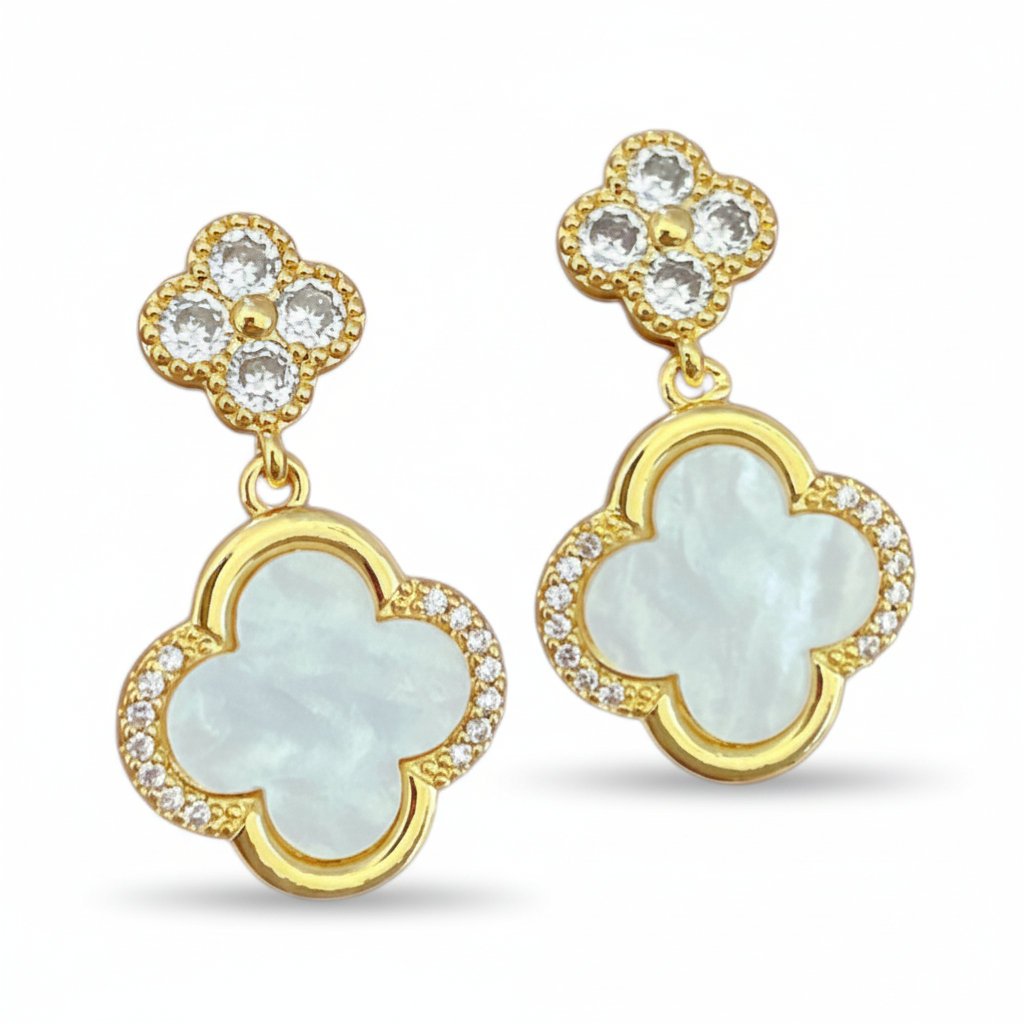 Złote kolczyki wiszące z perłową koniczyną i cyrkoniami