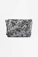 Torebki damskie - Damska skórzana listonoszka w kwiaty - miniaturka - grafika 1