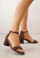 Sandały damskie - Ciemnobrązowe Basicowe Sandały na Słupku Vices z Paskiem Wokół Kostki Varhira - miniaturka - grafika 1