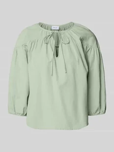 Bluzka o kroju regular fit z dekoltem w serek model ‘PRISILLA’ - Bluzki damskie - miniaturka - grafika 1