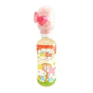 Soki i napoje niegazowane - Napój jabłkowy z figurką Sanrio w kapsule 220ml - miniaturka - grafika 1