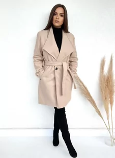 ELEGANCKI WŁOSKI JESIENNO- ZIMOWY PŁASZCZ PALERMO Z PIKOWANĄ PODSZEWKĄ I DUŻYMI KLAPAMI - BEŻOWY - MODA ITALIA - Płaszcze damskie - miniaturka - grafika 1