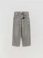 Spodnie i spodenki dla chłopców - Reserved - Jeansy baggy z brelokiem - jasnoszary - miniaturka - grafika 1