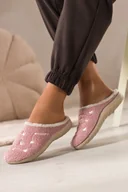 Kapcie damskie - Różowe kapcie damskie Inblu obuwie domowe z materiału typu baranek ozdobione sercami VG999966 - miniaturka - grafika 1