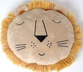 Kołdry i poduszki dla dzieci - Poduszka pluszowa przytulanka Safari Lwica - miniaturka - grafika 1