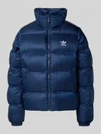 Kurtki damskie - Pikowana kurtka o kroju regular fit z wyhaftowanym logo - miniaturka - grafika 1