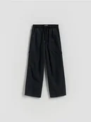 Spodnie i spodenki dla chłopców - Reserved - Bawełniane spodnie - czarny - miniaturka - grafika 1