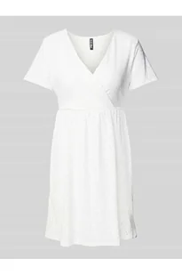 Sukienka mini taliowana z efektem podpalania model ABBY - Pieces - Sukienki - miniaturka - grafika 1