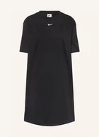 Sukienki - Nike Sukienka Rekreacyjna Sportswear Essential schwarz - miniaturka - grafika 1