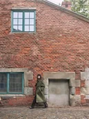 Płaszcze damskie - Reserved - Bawełniany płaszcz z kapturem - zielony - miniaturka - grafika 1