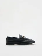 Półbuty damskie - Reserved - Loafersy z ozdobną klamrą - czarny - miniaturka - grafika 1