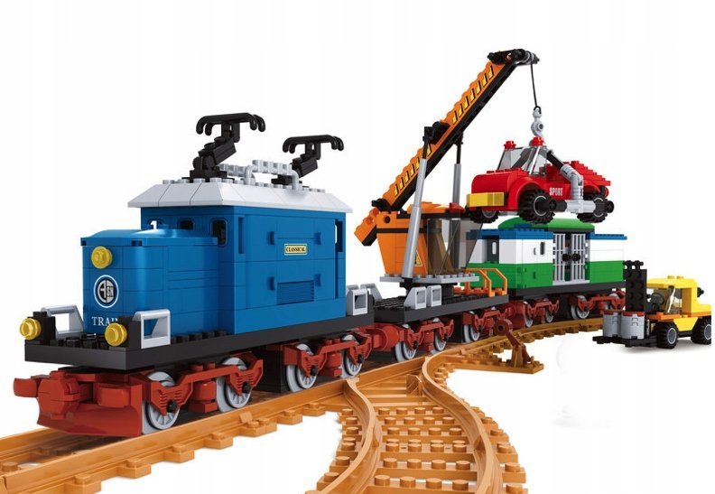 KLOCKI KONSTRUKCYJNE POCIĄG TOWAROWY Z WAGONAMI 724 ELEMENTY ZESTAW TORY