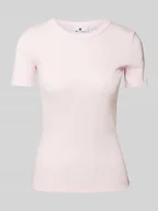 Koszulki i topy damskie - T-shirt z prążkowanym okrągłym dekoltem - miniaturka - grafika 1