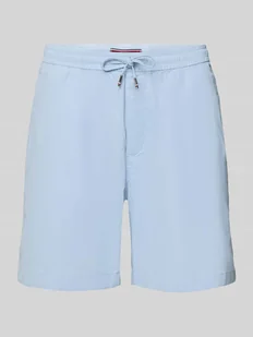 Szorty o kroju regular fit z mieszanki bawełny i elastanu - Spodenki męskie - miniaturka - grafika 1
