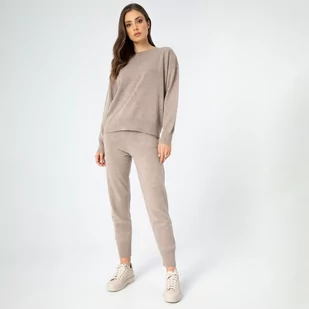 Komplet odzieży damskiej z wełny beżowy - Moda i Uroda OUTLET Komplet odzieży damskiej z wełny beżowy - Moda i Uroda OUTLET - miniaturka - grafika 1