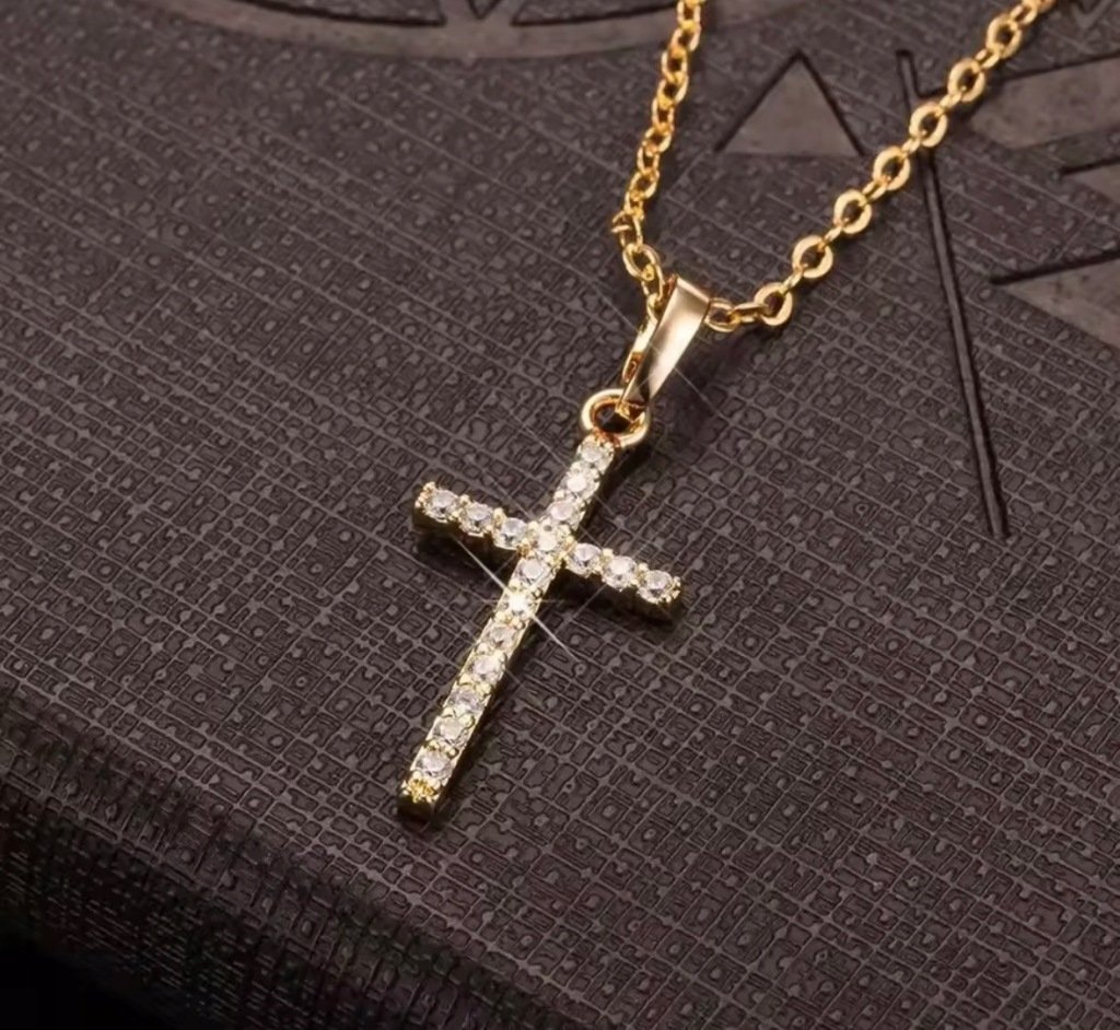 Naszyjnik Łańcuszek z Krzyżykiem Złoty Krzyżyk z Diamencikami Kryształkami