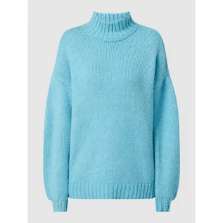 Swetry damskie - Sweter o kroju oversized ze stójką model Noriet - Pieces - grafika 1
