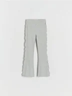 Spodnie i spodenki dla dziewczynek - Reserved - Spodnie flare z falbanami - jasnoszary - miniaturka - grafika 1