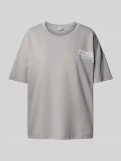Koszulki i topy damskie - T-shirt z nadrukiem z napisem model ‘MOCCA IDA’ - grafika 1