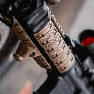 Magpul - Osłona szyny RIS XTM® - FDE - MAG510-FDE - Osprzęt do wiatrówek Magpul - Osłona szyny RIS XTM® - FDE - MAG510-FDE - Osprzęt do wiatrówek - miniaturka - grafika 2