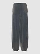 Spodnie sportowe damskie - Spodnie dresowe z wpuszczanymi kieszeniami model ‘EDGY’ - miniaturka - grafika 1