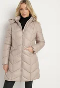 Kurtki damskie - Beżowa Pikowana Kurtka o Taliowanym Kroju z Kapturem i Futrzaną Podszewką Emithalla - miniaturka - grafika 1