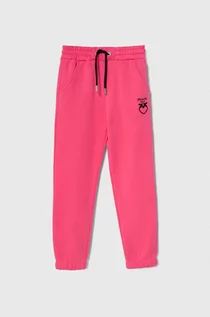 Spodnie i spodenki dla dziewczynek - Pinko Up spodnie dresowe bawełniane dziecięce kolor fioletowy z nadrukiem - grafika 1