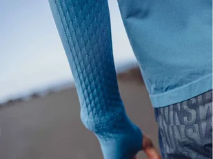 COMPRESSPORT Termiczna bluza biegowa 3D Thermo Hoodie Seamless Swim Bike Run 2021 niebieska - Bluzy sportowe męskie - miniaturka - grafika 5