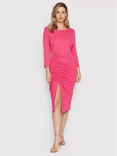 Sukienki - Rinascimento Sukienka koktajlowa CFC0018435002 Różowy Regular Fit - grafika 1