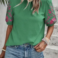 Koszule damskie - TEMU Bluzka Damska z Eleganckim Haftem Kwiatowym - Krótki Rękaw, Okrągły Dekolt, Żywa Zielona z Wzorem w Różowo-Pomarańczowe Kwiaty, Uniwersalna - miniaturka - grafika 1