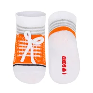 Skarpetki dla dzieci - Skarpetki niemowlęce pomarańczowe SOXO trampki z napisami - miniaturka - grafika 1