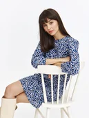 Sukienki - Błękitna sukienka z nadrukiem w drobne kwiaty - miniaturka - grafika 1