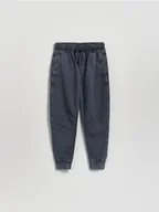 Spodnie i spodenki dla chłopców - Reserved - Joggery z efektem sprania - granatowy - miniaturka - grafika 1