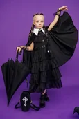 Zabawy w naśladowanie dorosłych - Magiczna czarna peleryna dla dziecka w stylu Wednesday - miniaturka - grafika 1