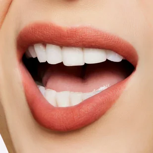 MAC Cosmetics Powder Kiss Pomadka do ust Liguid Lipcolor Impulsive - Szminki - miniaturka - grafika 4