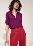 Bluzki damskie - Wiskozowa purpurowa bluzka z podwijanym rękawem - miniaturka - grafika 1