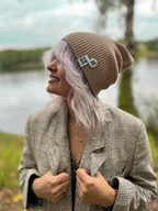 Czapki damskie - Luźna czapka z bawełny logo kolorowe Beżowa - miniaturka - grafika 1