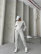 Dresy damskie - Dres z widocznym szwem na spodniach - popielaty - miniaturka - grafika 1