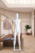 Manekiny wystawowe - Eurotondisplay HX-M11-6MJ piękny abstrakcyjny manekin, biały lakierowany matowo, lniany pokrowiec, ramiona i palce wykonane z drewna można dowolnie regulować, podstawa ze stali nierdzewnej (HX-M11-6MJ) - miniaturka - grafika 1