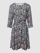 Sukienki - Sukienka mini z wiskozy z materiałowym paskiem model ‘CELINA’ - miniaturka - grafika 1
