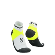 Skarpetki sportowe męskie - COMPRESSPORT Skarpetki do biegania ULTRA TRAIL SOCKS LOW V2.0 white/safety yellow - miniaturka - grafika 1