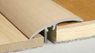 A65 Listwa dylatacyjna okleinowana szybkiego montażu z uszczelką silikonową 0,93m - Listwy i profile - miniaturka - grafika 1