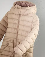 Kurtki i płaszcze dla dziewczynek - Reserved - Długi pikowany płaszcz z kapturem - beżowy - miniaturka - grafika 1